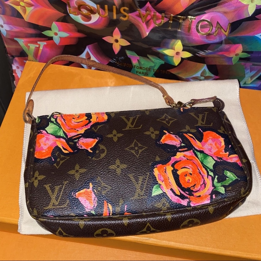 Louis Vuitton roses 🌹 pochette